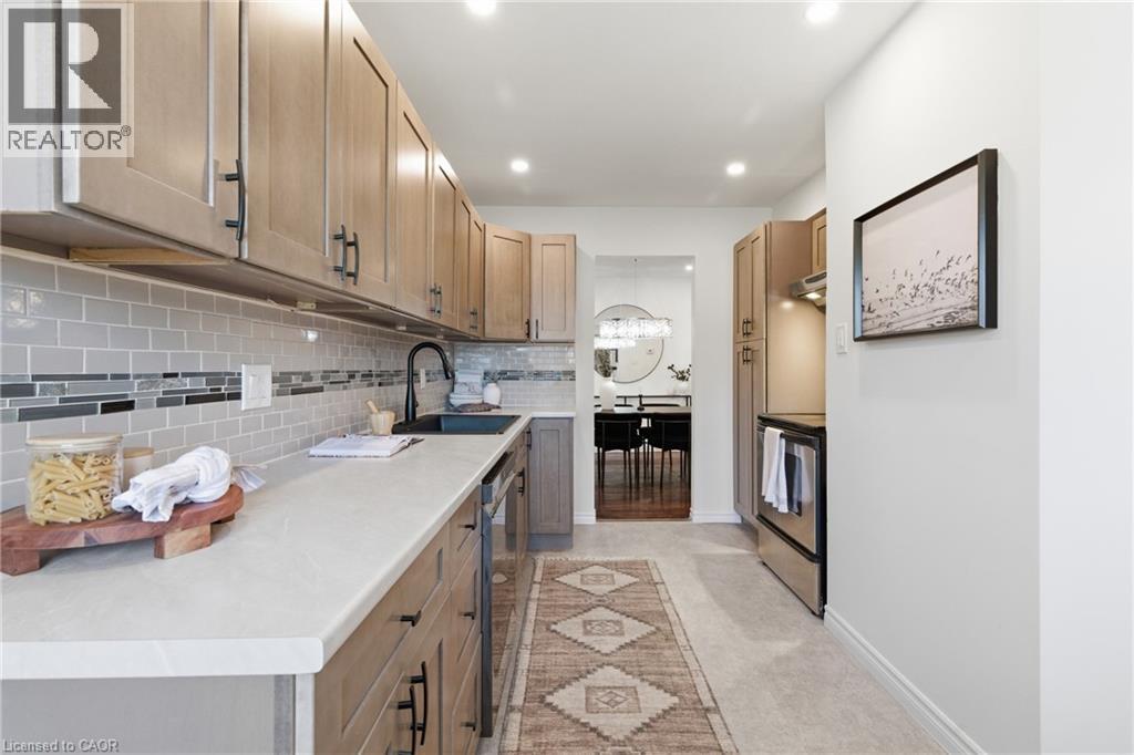 587 Timber Lane, Burlington, ON - Indoor Photo Showing Kitchen