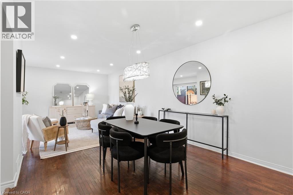587 Timber Lane, Burlington, ON - Indoor Photo Showing Dining Room