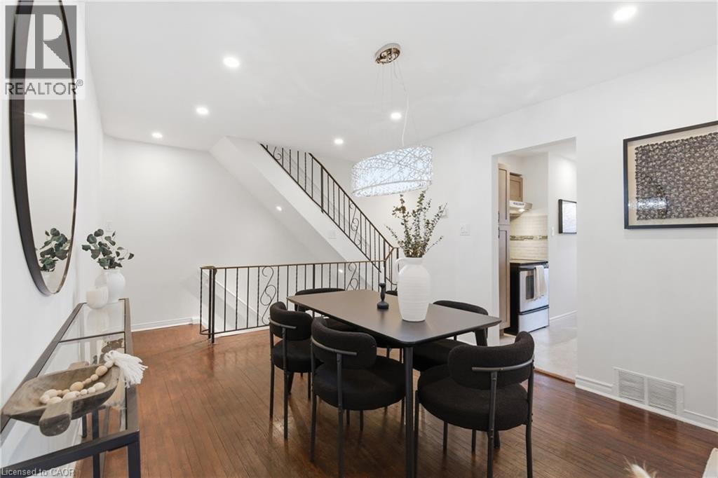 587 Timber Lane, Burlington, ON - Indoor Photo Showing Dining Room