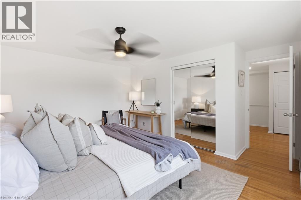 587 Timber Lane, Burlington, ON - Indoor Photo Showing Bedroom