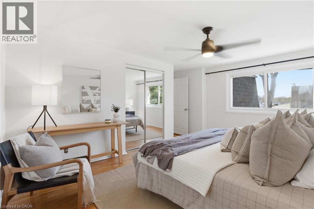 587 Timber Lane, Burlington, ON - Indoor Photo Showing Bedroom