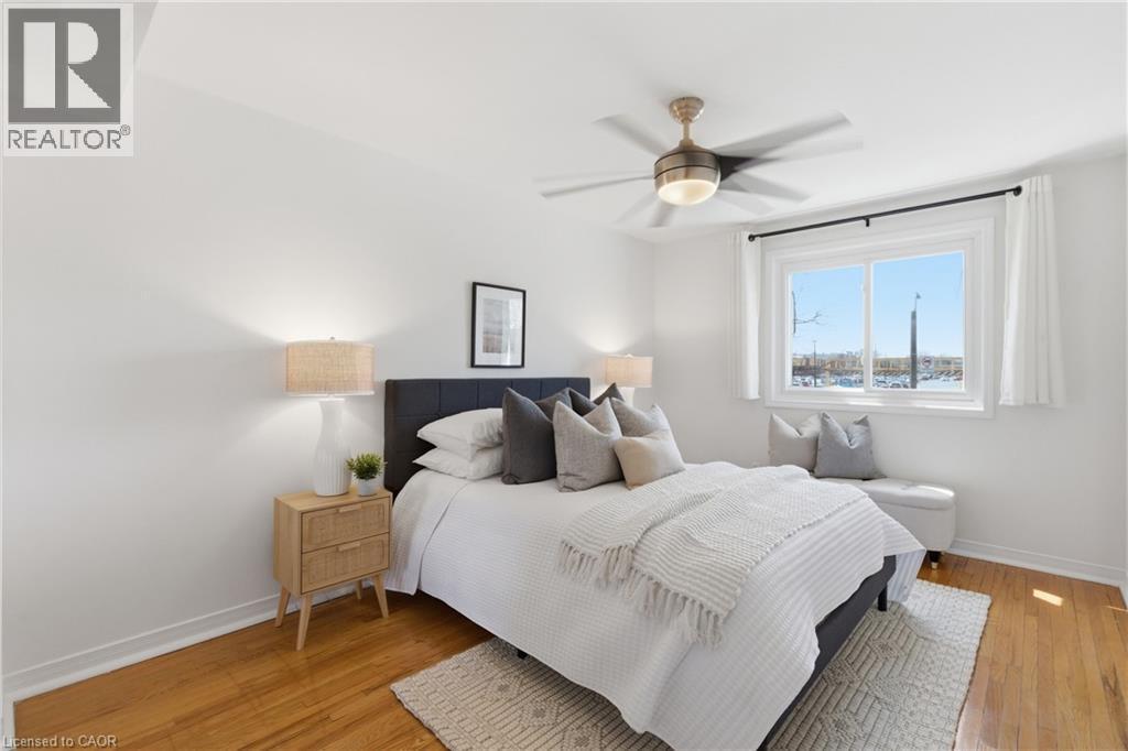 587 Timber Lane, Burlington, ON - Indoor Photo Showing Bedroom