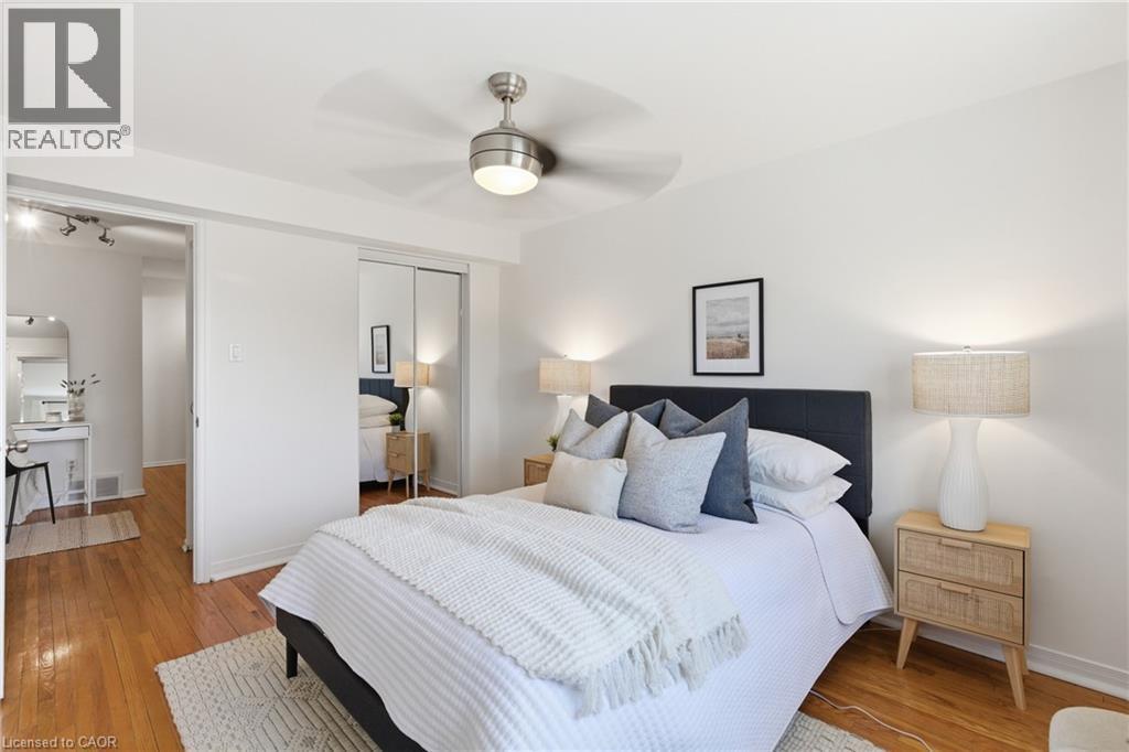 587 Timber Lane, Burlington, ON - Indoor Photo Showing Bedroom
