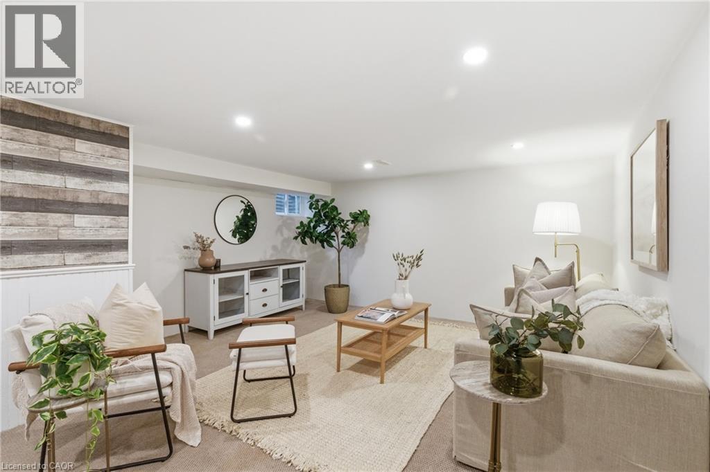 587 Timber Lane, Burlington, ON - Indoor Photo Showing Other Room