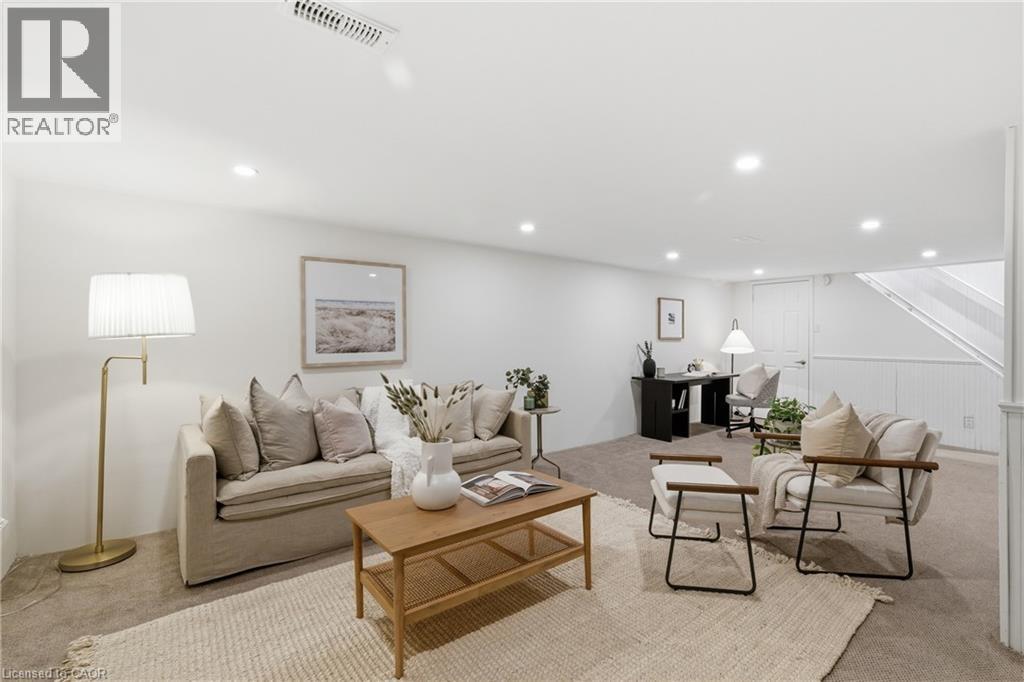 587 Timber Lane, Burlington, ON - Indoor Photo Showing Living Room