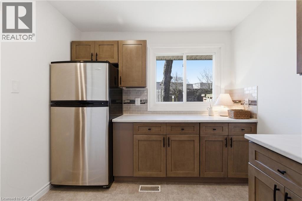 587 Timber Lane, Burlington, ON - Indoor Photo Showing Kitchen