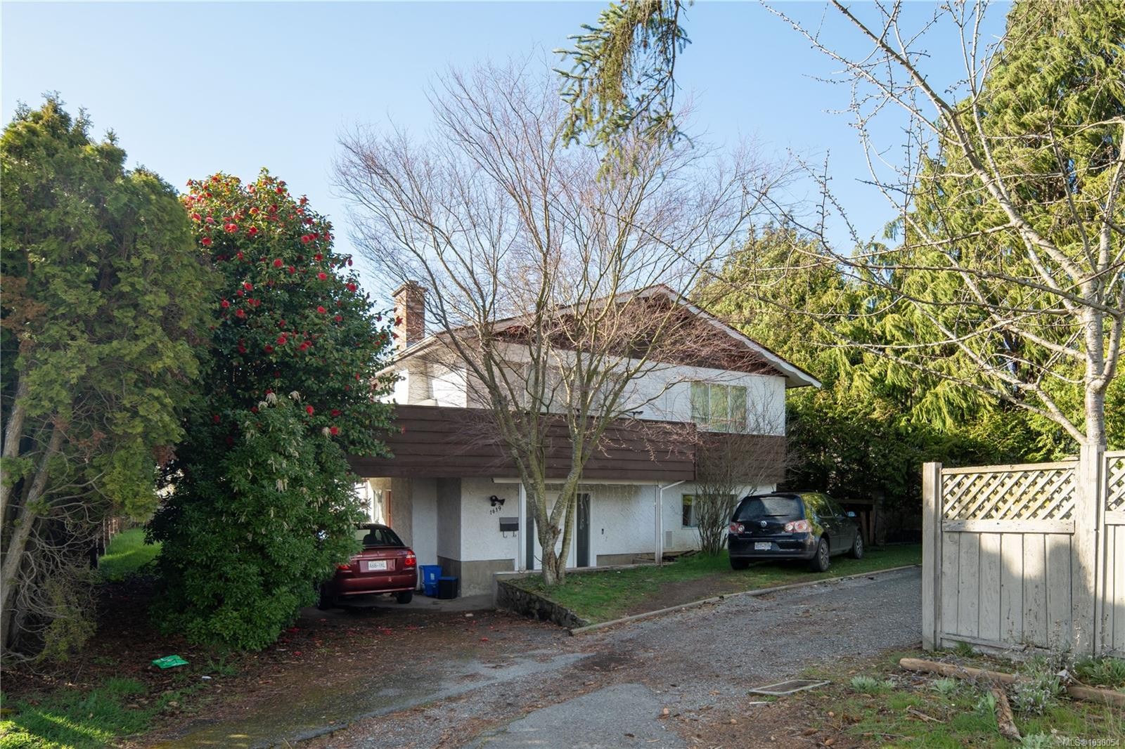1619 Longacre Dr, Saanich, BC