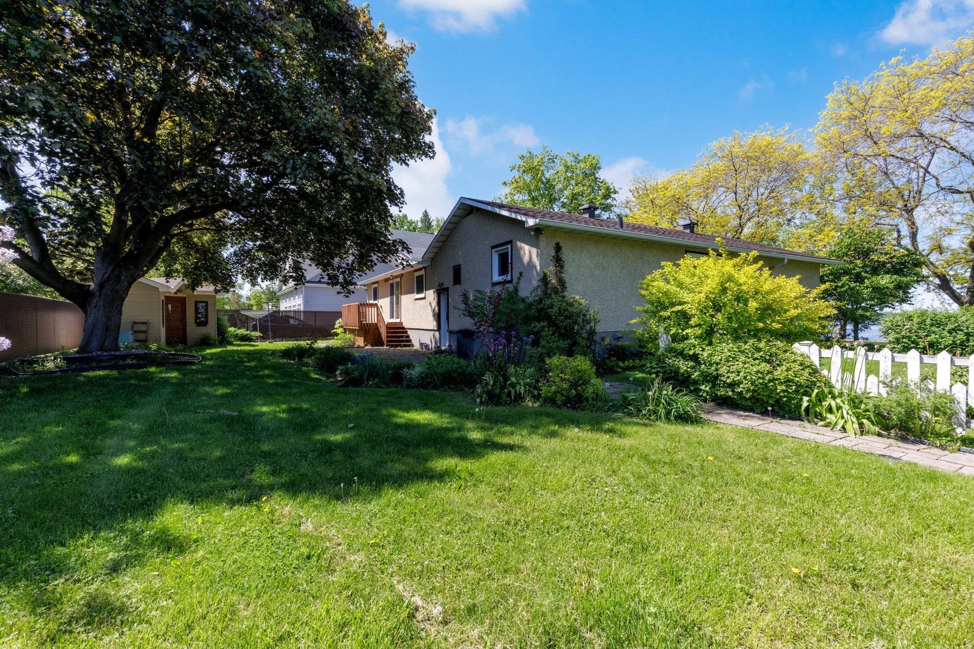 Courtyard - 179 Ch. Duhamel, Pincourt, QC