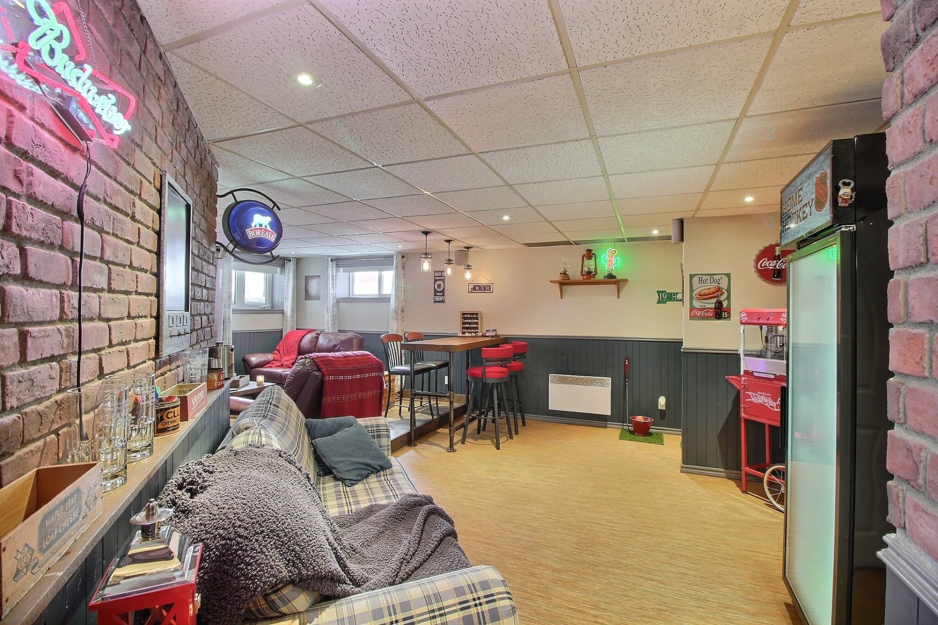 Salle familiale - 750 Av. Dion, Val-D'Or, QC - Indoor