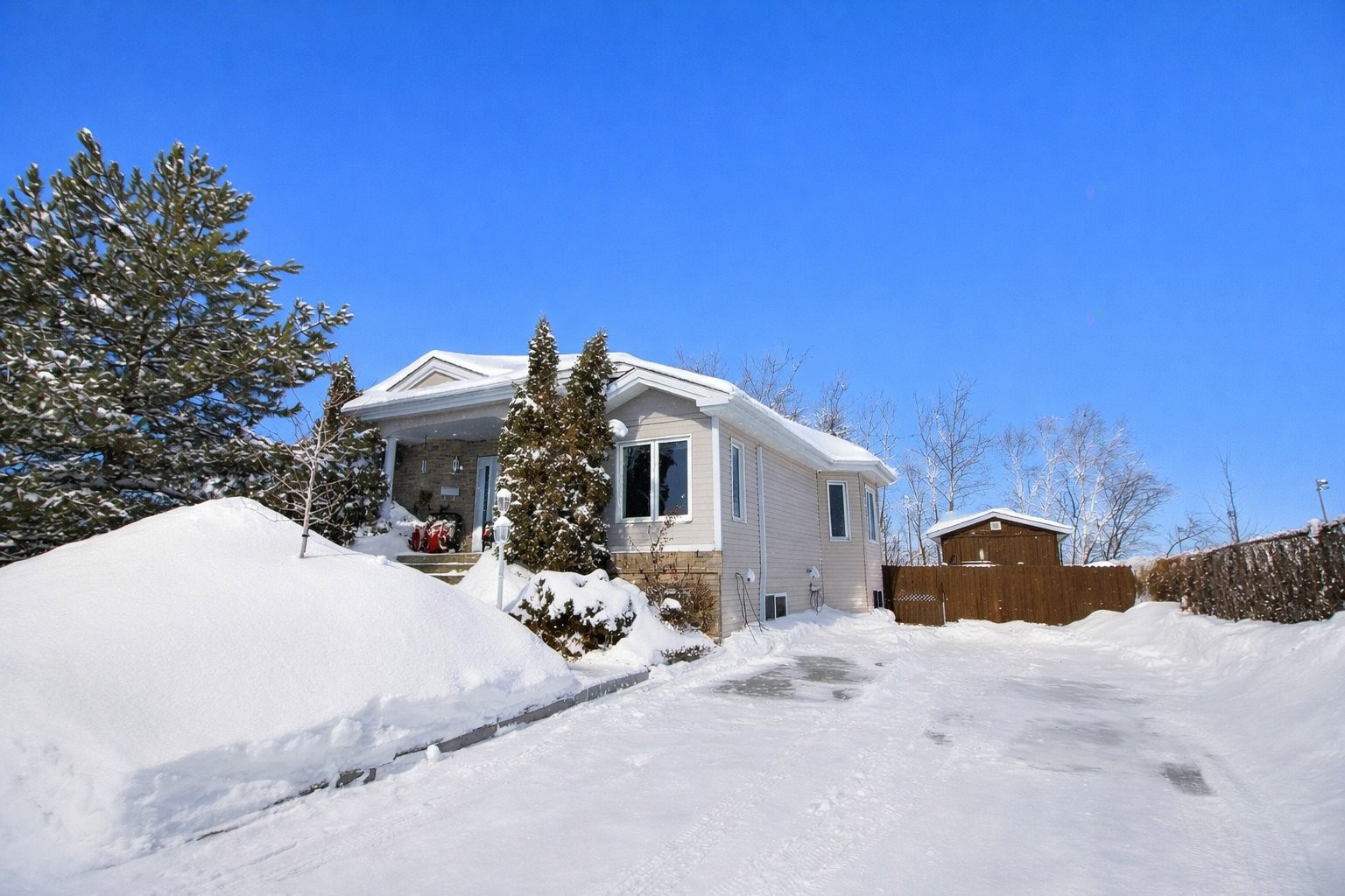 Façade - 750 Av. Dion, Val-D'Or, QC - Outdoor