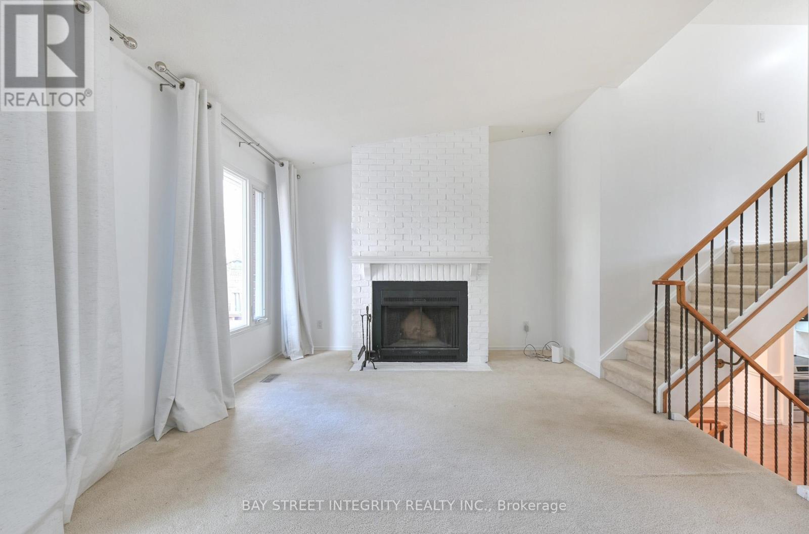 976 Raintree Lane, Mississauga, ON - Indoor With Fireplace