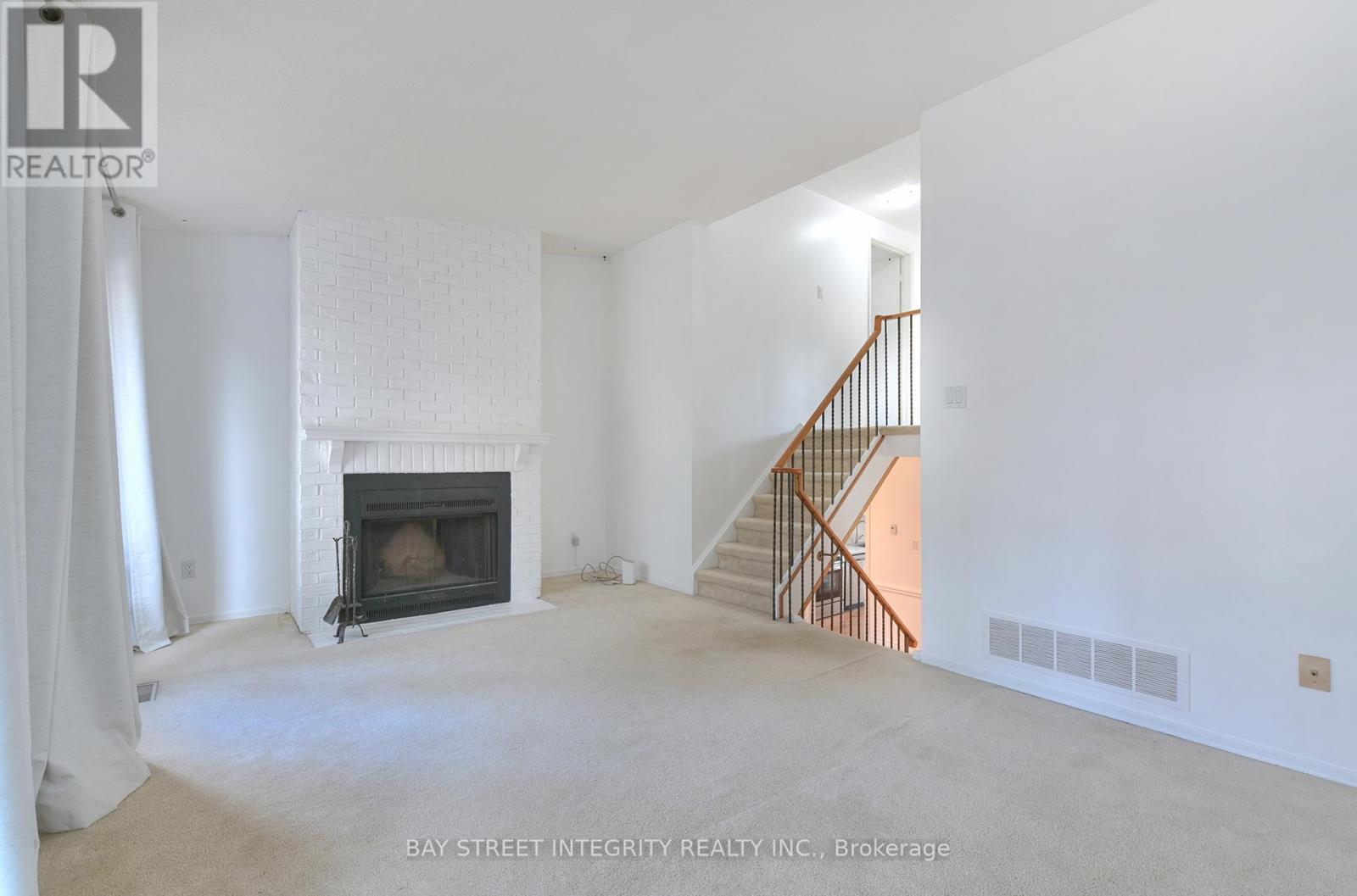 976 Raintree Lane, Mississauga, ON - Indoor With Fireplace