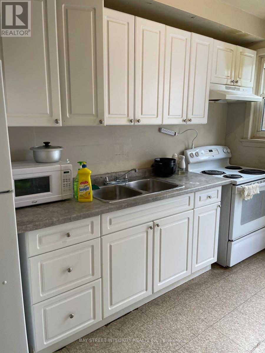 248 Westcourt Place, Waterloo, ON - Indoor Photo Showing Kitchen With Double Sink