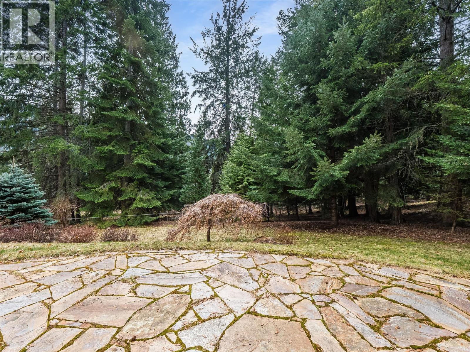 3179 Heddle Road, Nelson, BC - Outdoor