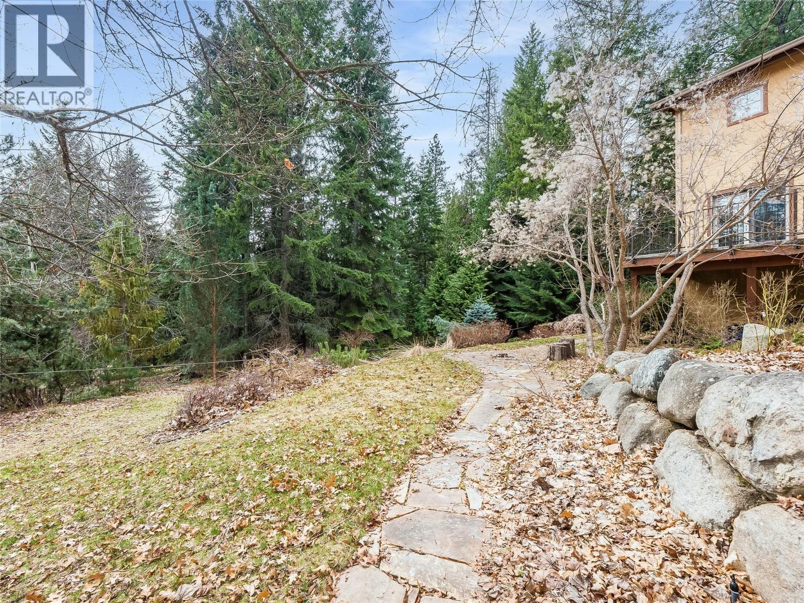 3179 Heddle Road, Nelson, BC - Outdoor