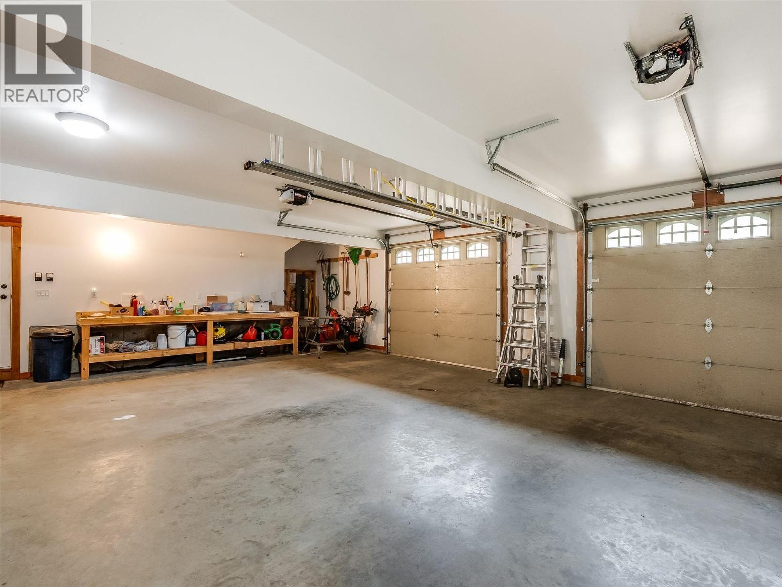 3179 Heddle Road, Nelson, BC - Indoor Photo Showing Garage