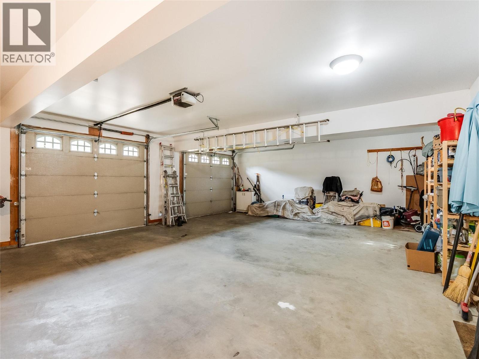 3179 Heddle Road, Nelson, BC - Indoor Photo Showing Garage