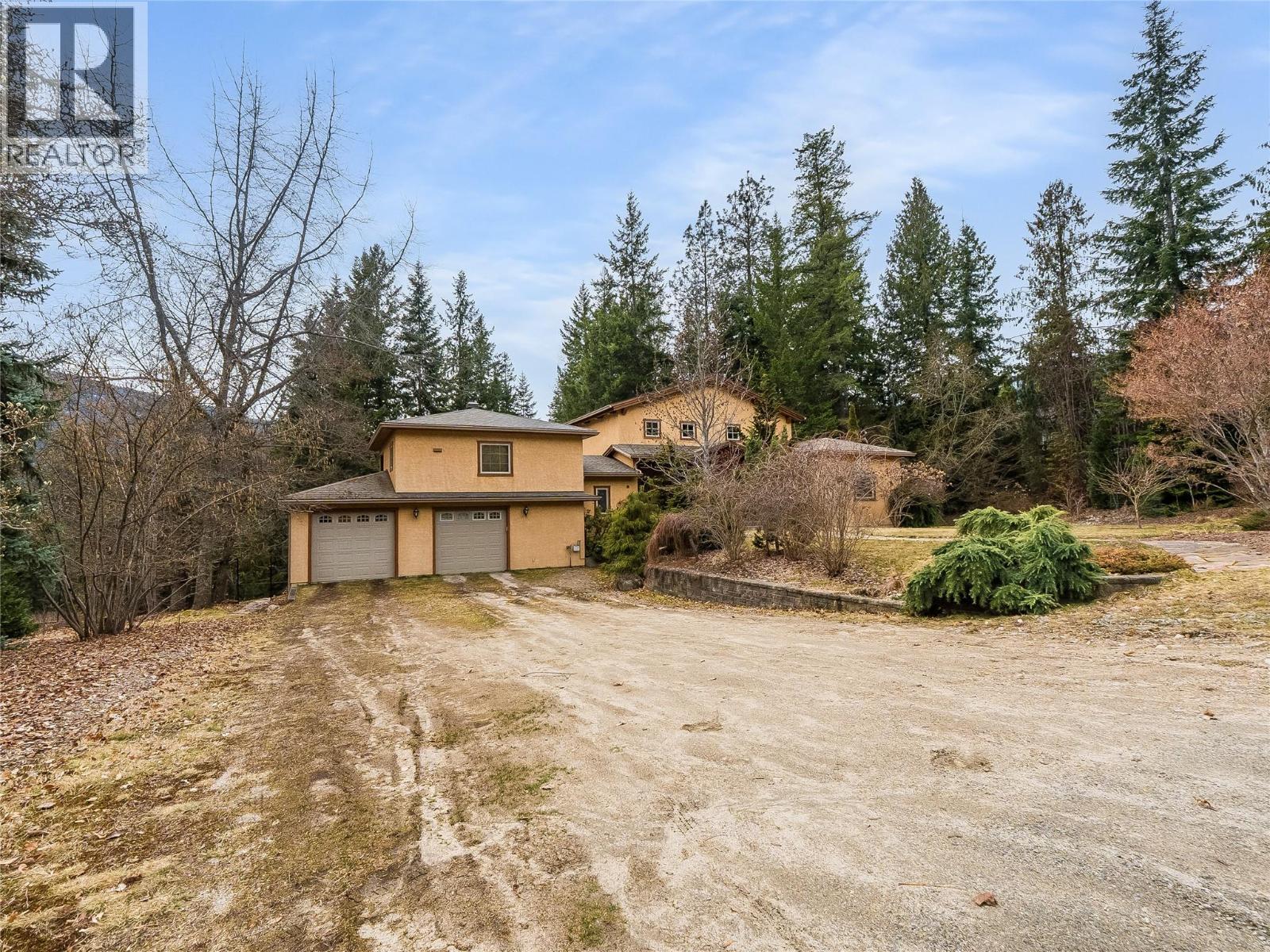 3179 Heddle Road, Nelson, BC - Outdoor