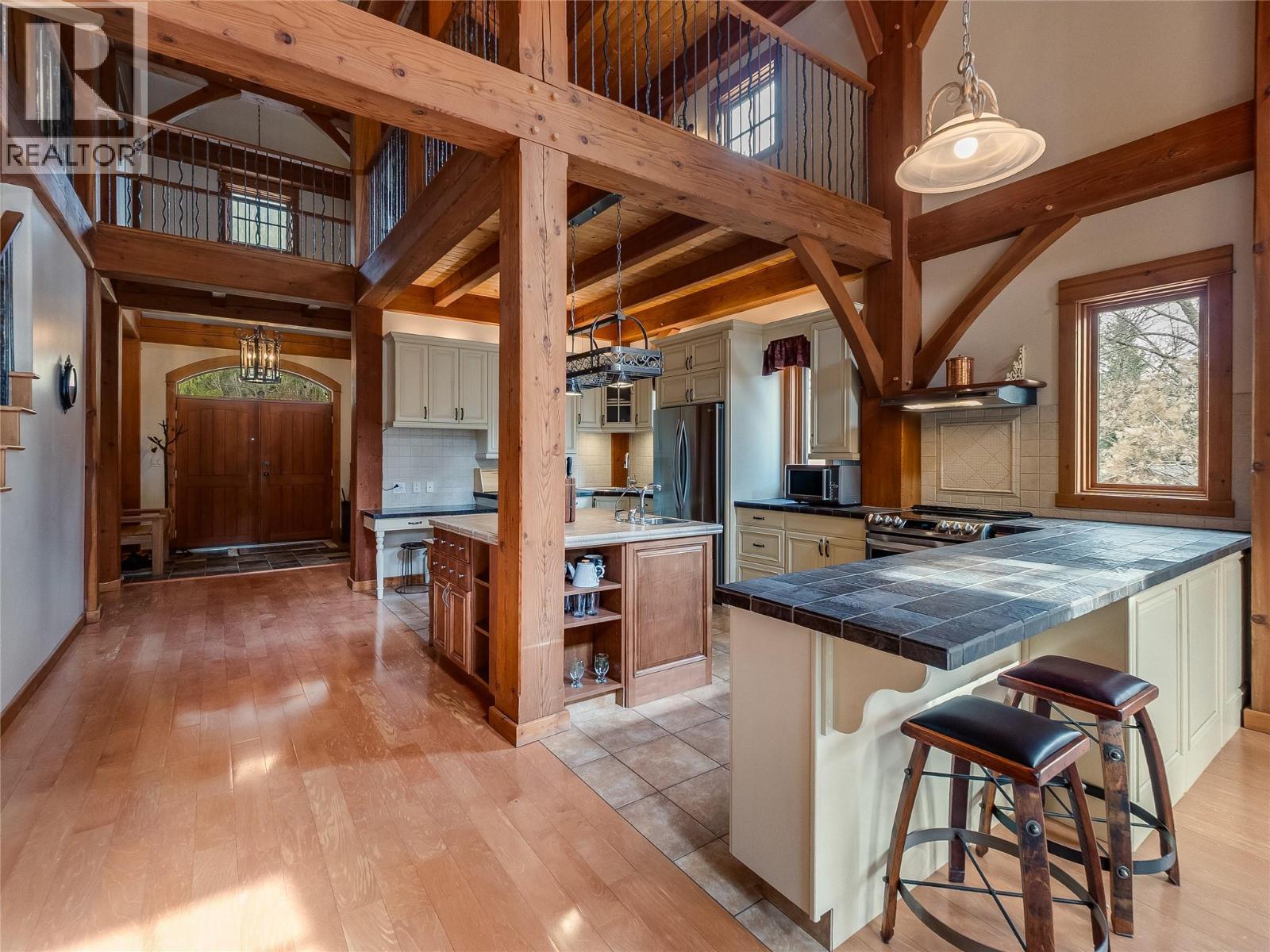 3179 Heddle Road, Nelson, BC - Indoor