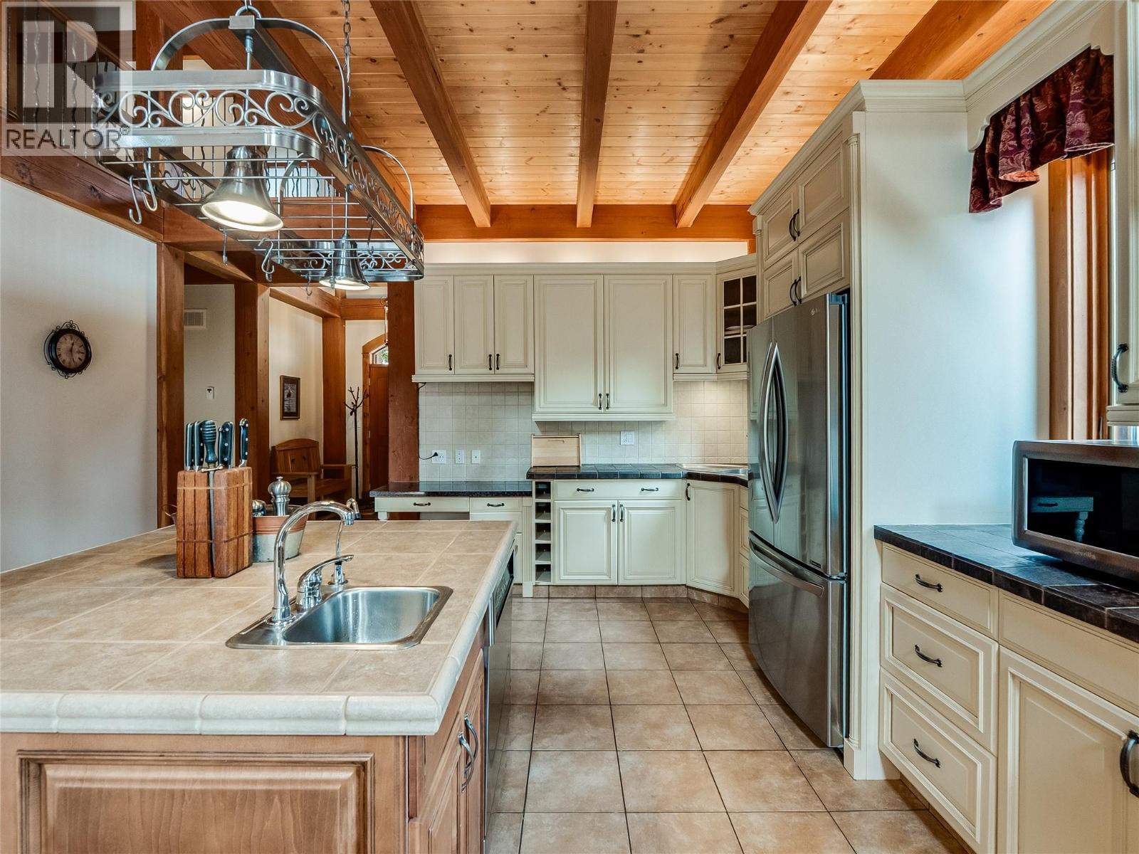 3179 Heddle Road, Nelson, BC - Indoor Photo Showing Kitchen