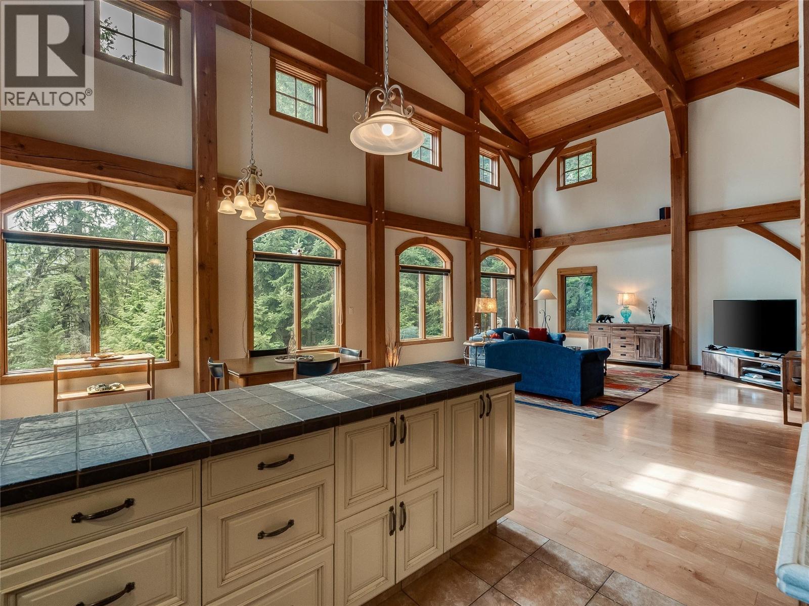 3179 Heddle Road, Nelson, BC - Indoor