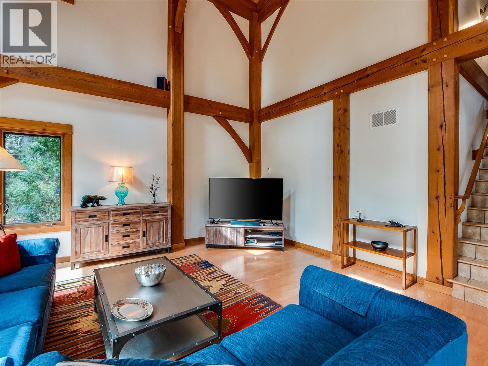 3179 Heddle Road, Nelson, BC - Indoor Photo Showing Living Room