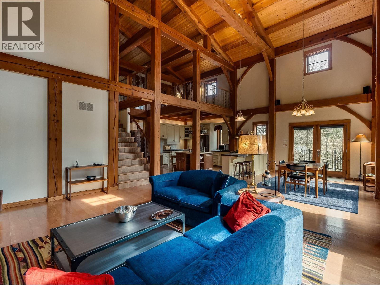 3179 Heddle Road, Nelson, BC - Indoor Photo Showing Living Room