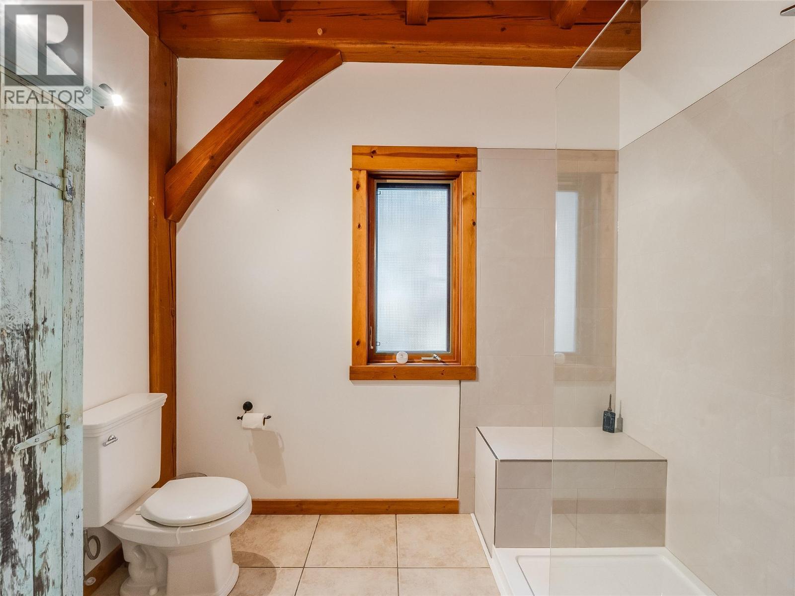 3179 Heddle Road, Nelson, BC - Indoor Photo Showing Bathroom