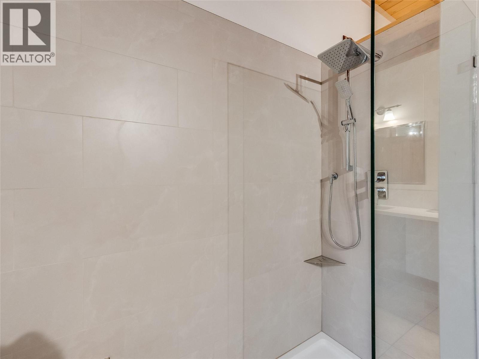 3179 Heddle Road, Nelson, BC - Indoor Photo Showing Bathroom