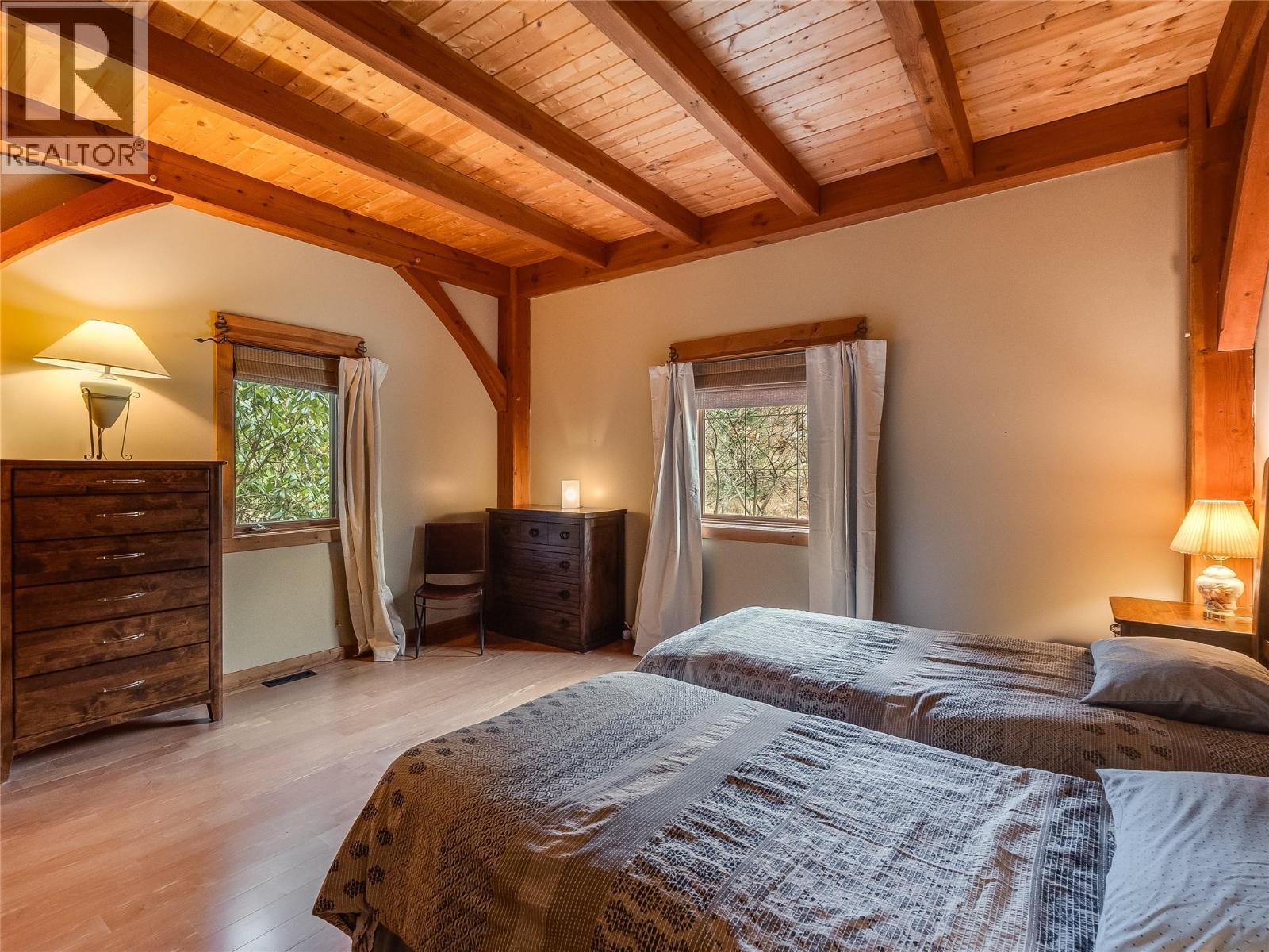 3179 Heddle Road, Nelson, BC - Indoor Photo Showing Bedroom
