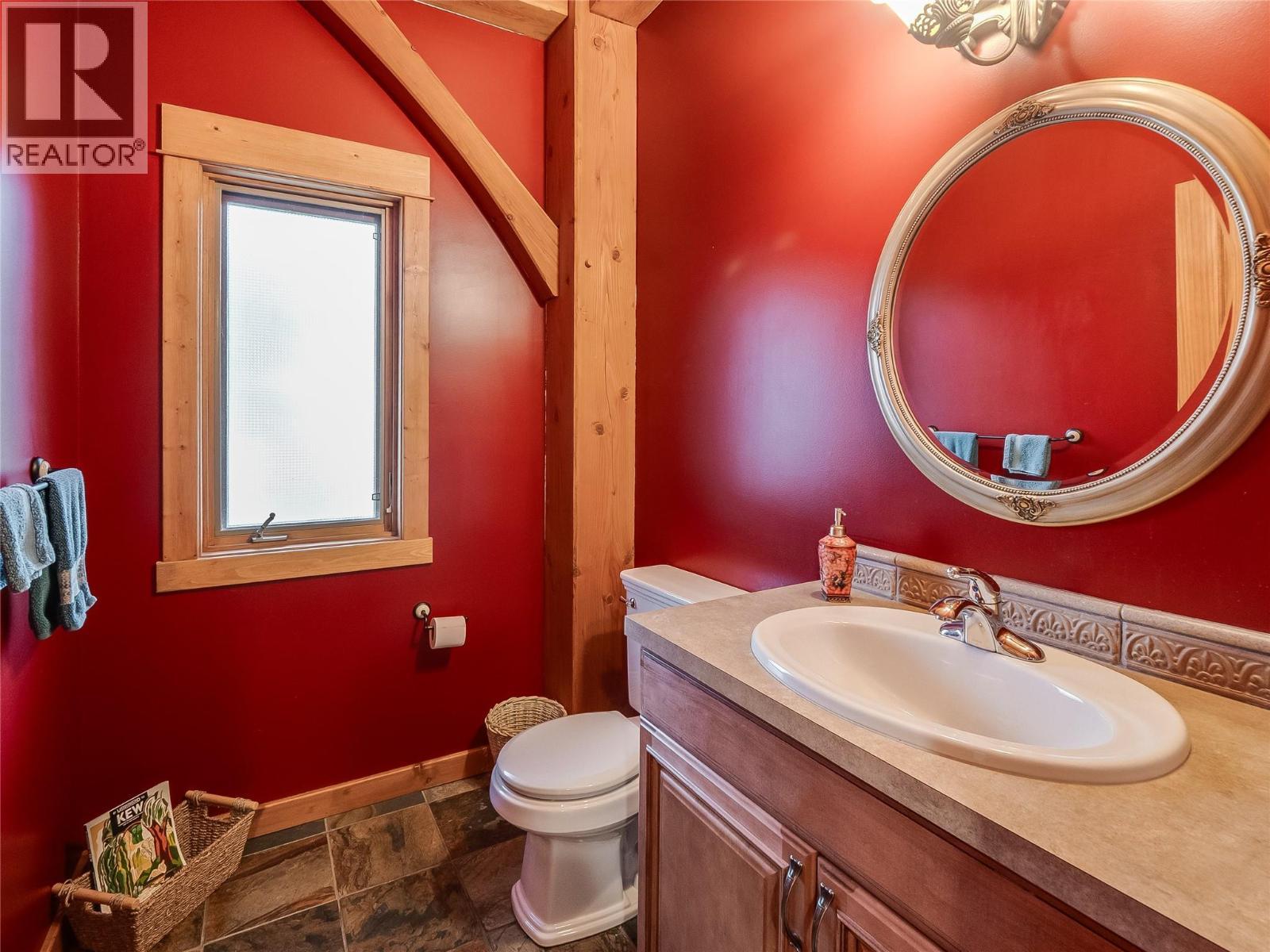 3179 Heddle Road, Nelson, BC - Indoor Photo Showing Bathroom