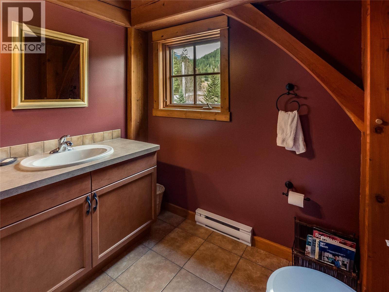 3179 Heddle Road, Nelson, BC - Indoor Photo Showing Bathroom