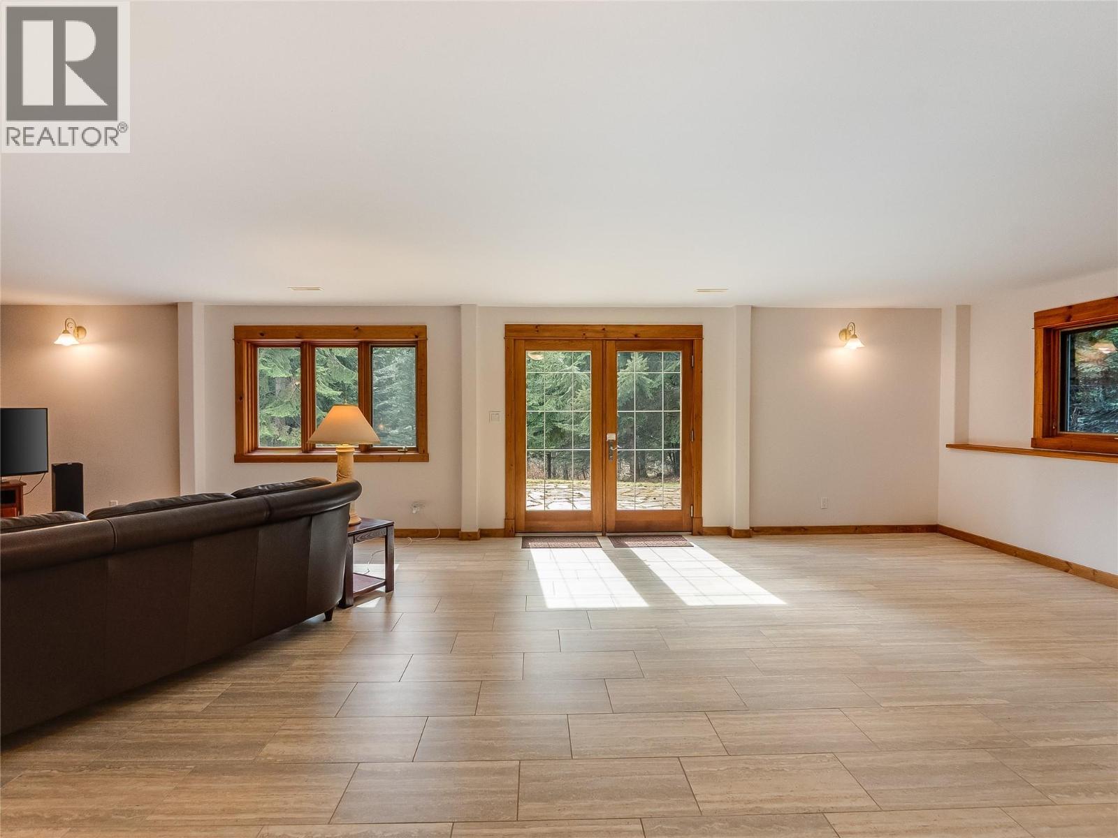 3179 Heddle Road, Nelson, BC - Indoor