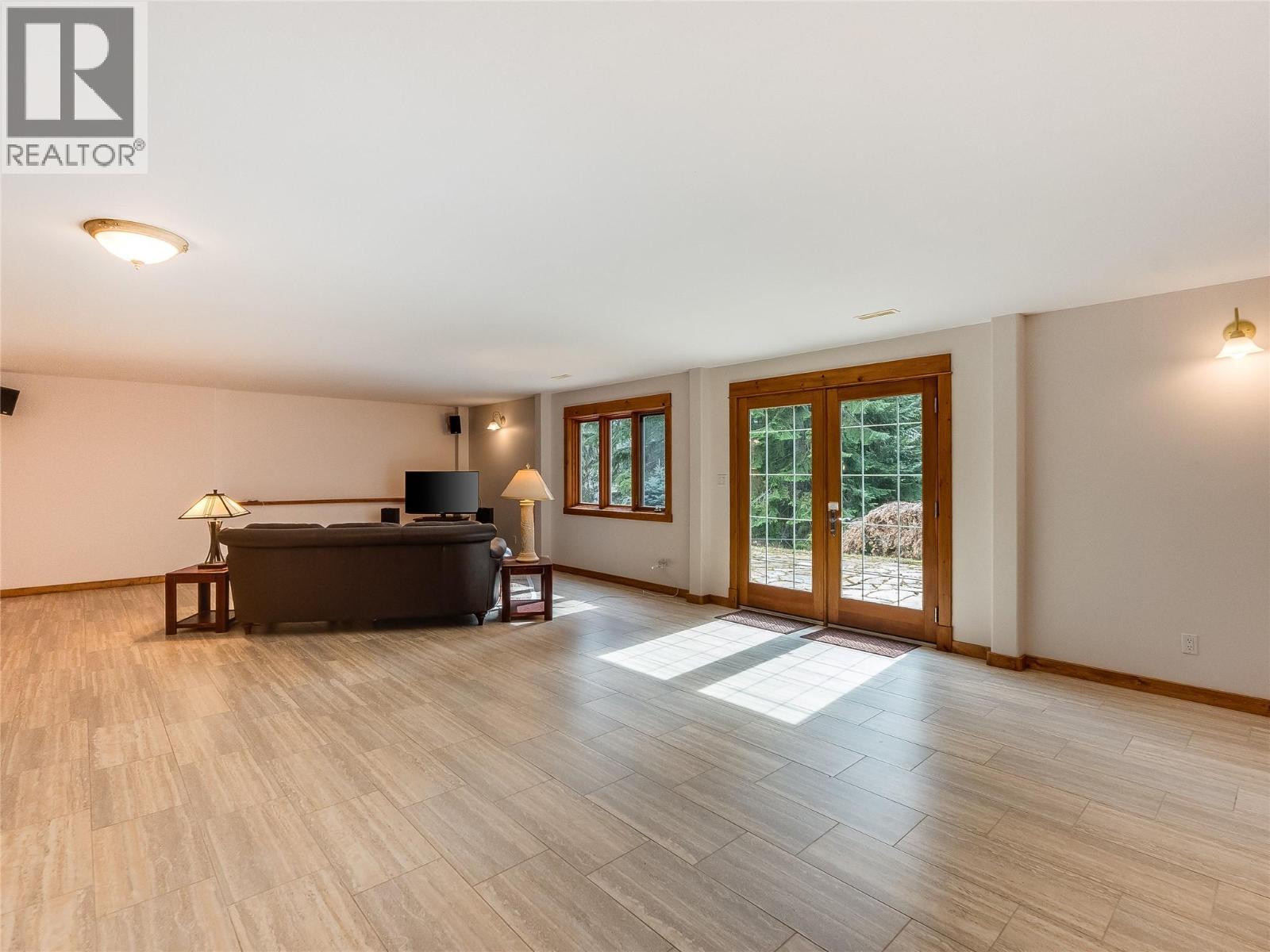 3179 Heddle Road, Nelson, BC - Indoor