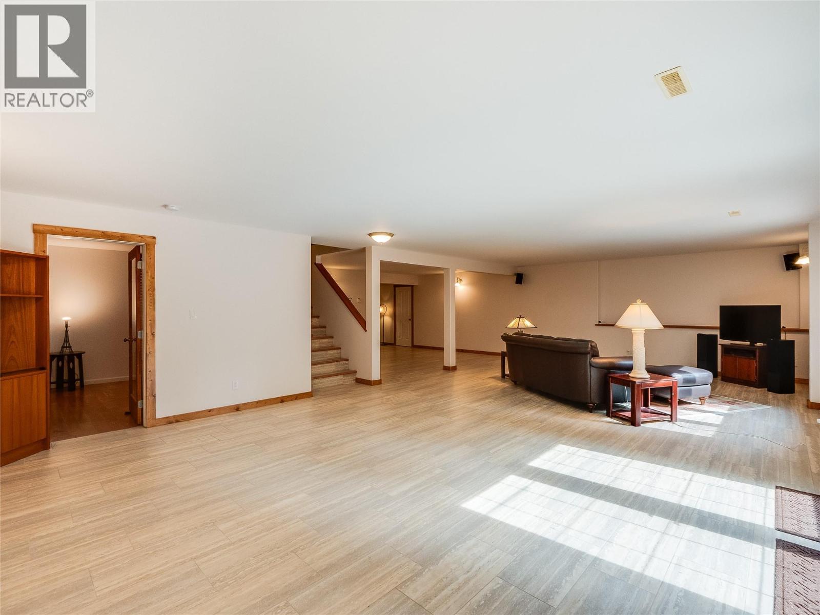 3179 Heddle Road, Nelson, BC - Indoor