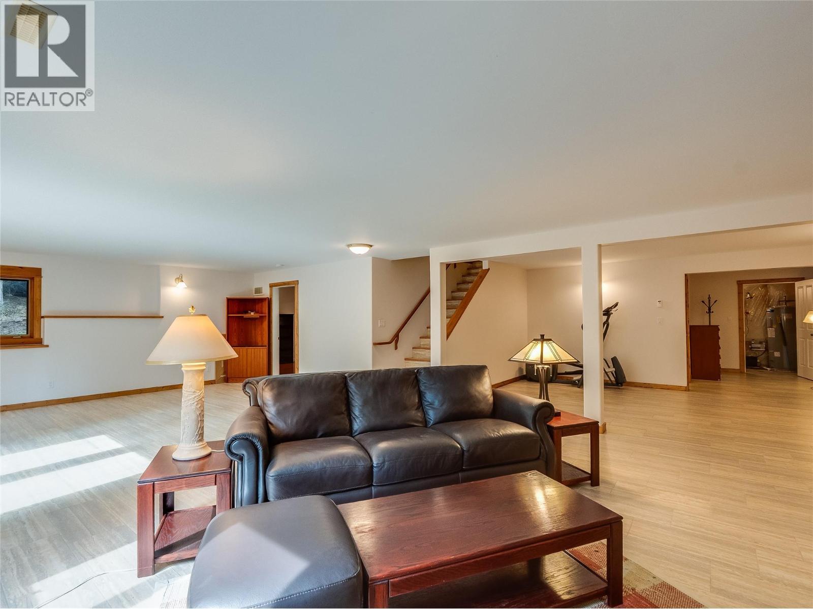 3179 Heddle Road, Nelson, BC - Indoor Photo Showing Living Room