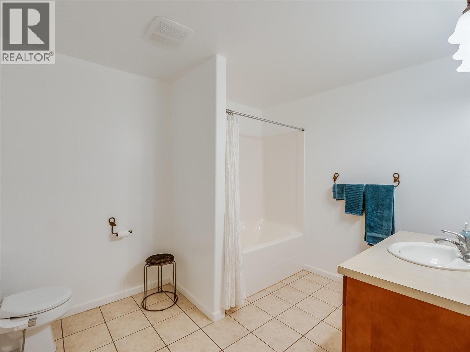 3179 Heddle Road, Nelson, BC - Indoor Photo Showing Bathroom