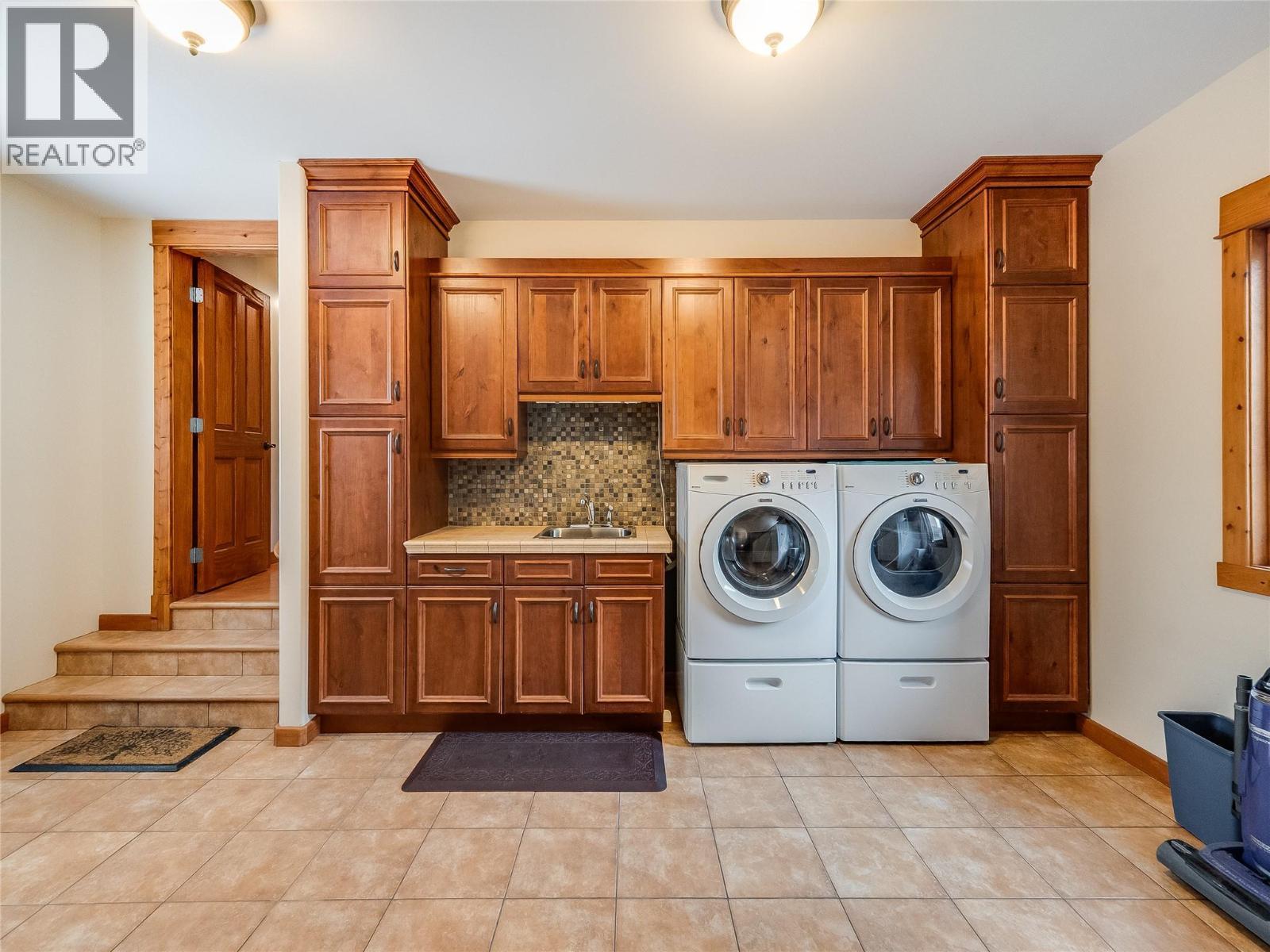 3179 Heddle Road, Nelson, BC - Indoor Photo Showing Laundry Room