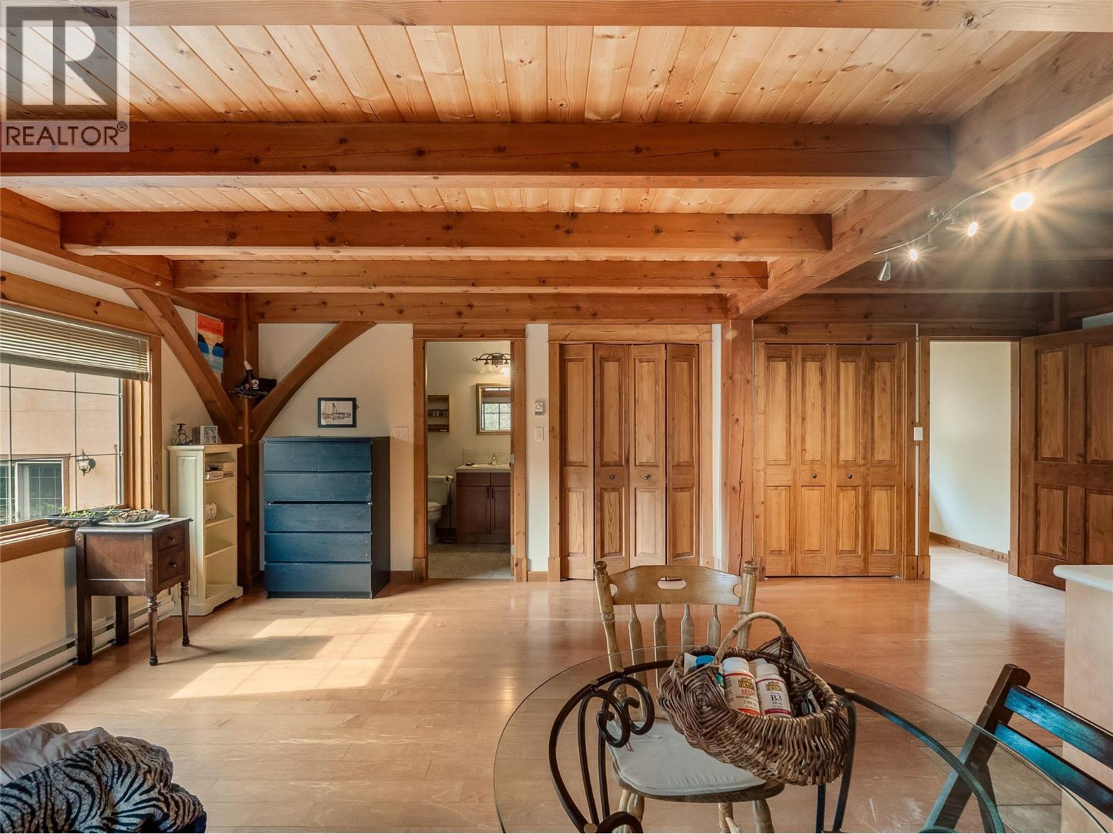 3179 Heddle Road, Nelson, BC - Indoor