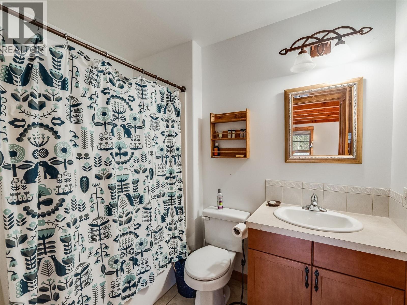 3179 Heddle Road, Nelson, BC - Indoor Photo Showing Bathroom