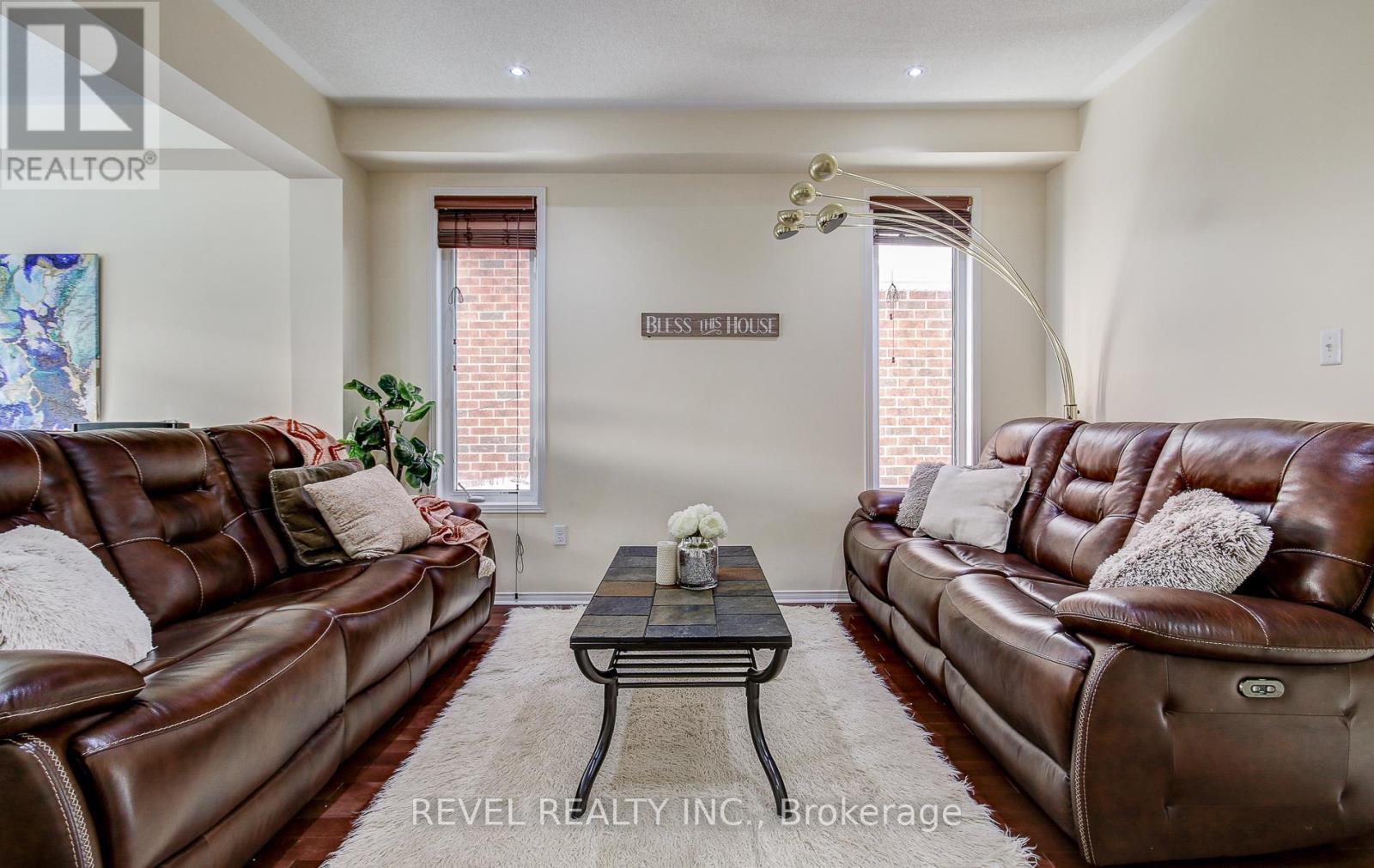 5 Treegrove Crescent, Brampton, ON - Indoor Photo Showing Living Room
