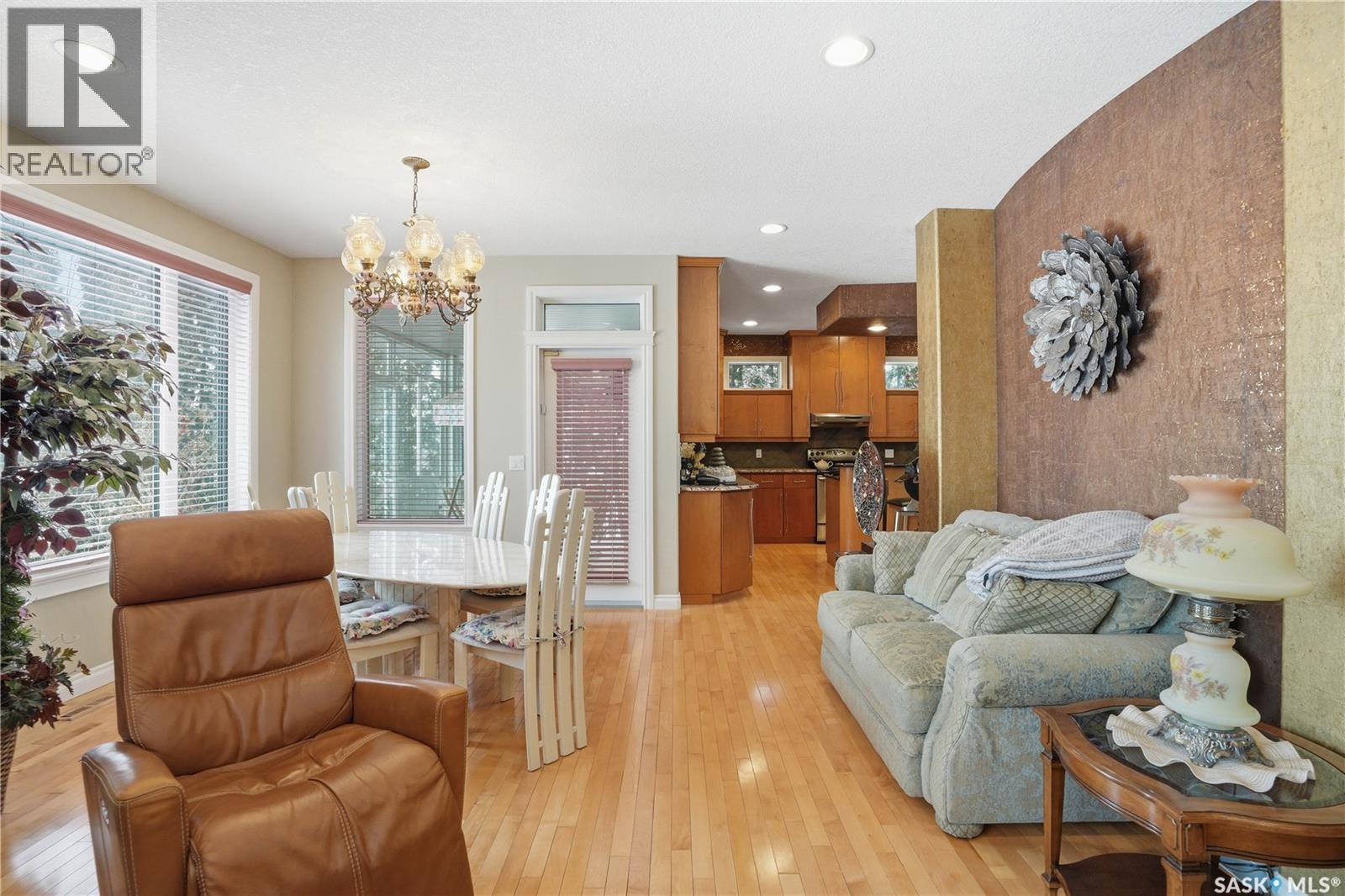 603 Brookhurst Court, Saskatoon, SK - Indoor Photo Showing Living Room