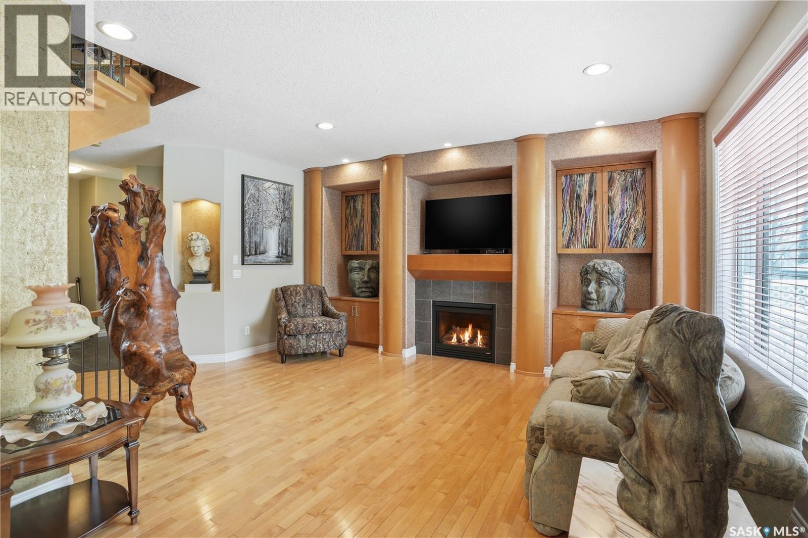 603 Brookhurst Court, Saskatoon, SK - Indoor Photo Showing Living Room With Fireplace