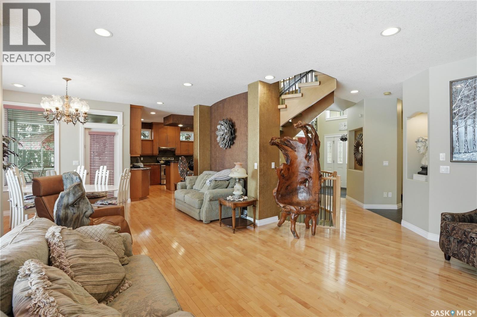 603 Brookhurst Court, Saskatoon, SK - Indoor Photo Showing Living Room