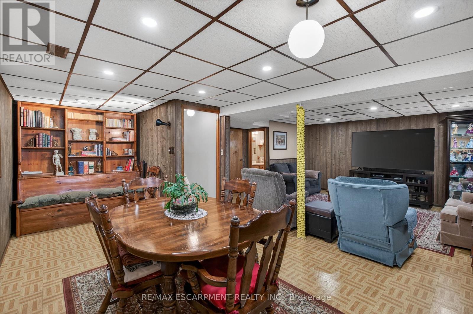 30 Basin Crescent, Hamilton, ON - Indoor Photo Showing Dining Room