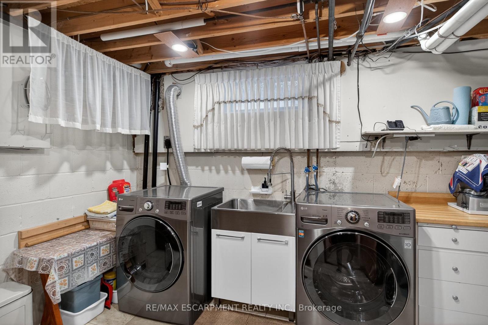 30 Basin Crescent, Hamilton, ON - Indoor Photo Showing Laundry Room