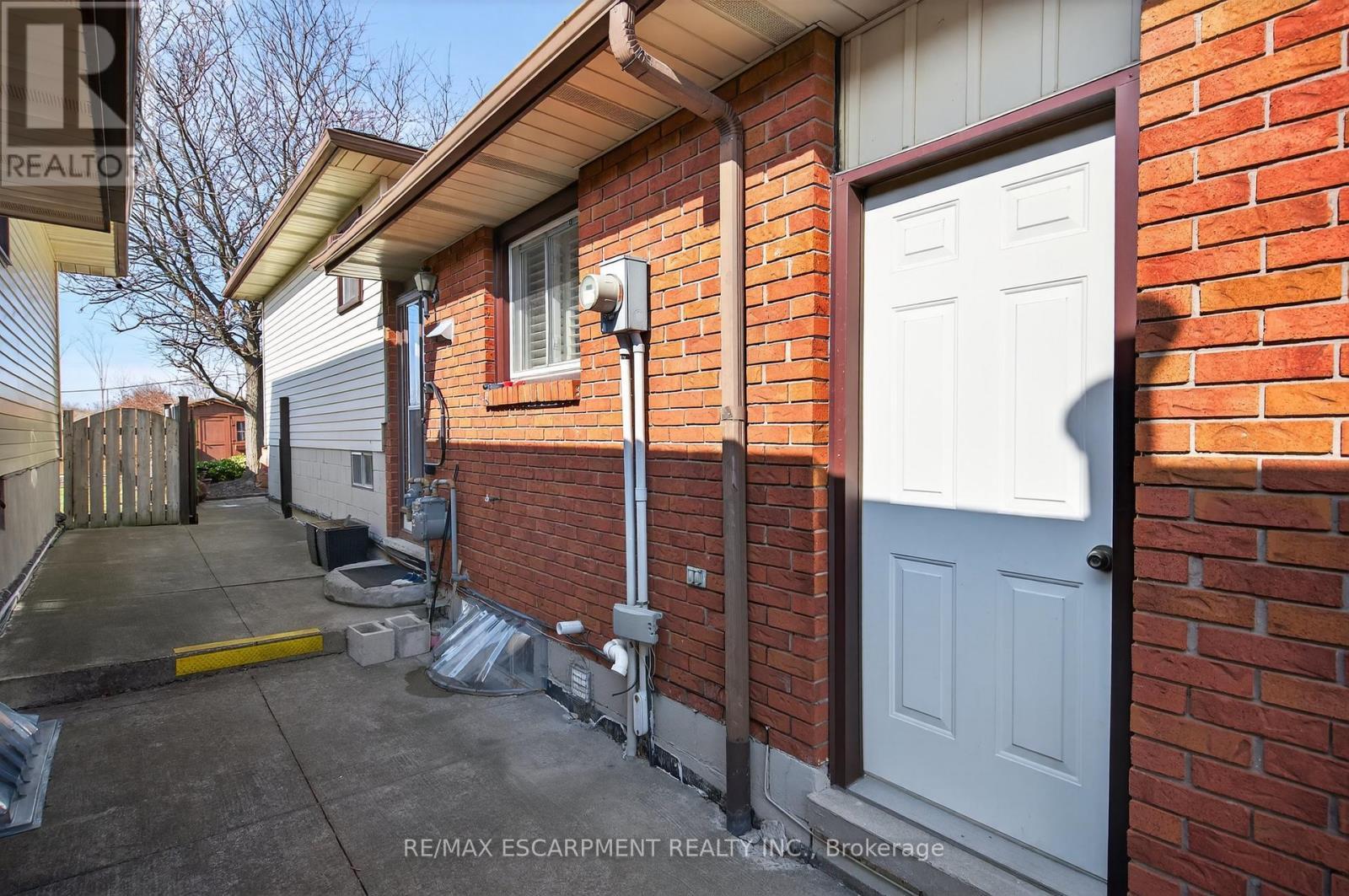 30 Basin Crescent, Hamilton, ON - Outdoor With Exterior
