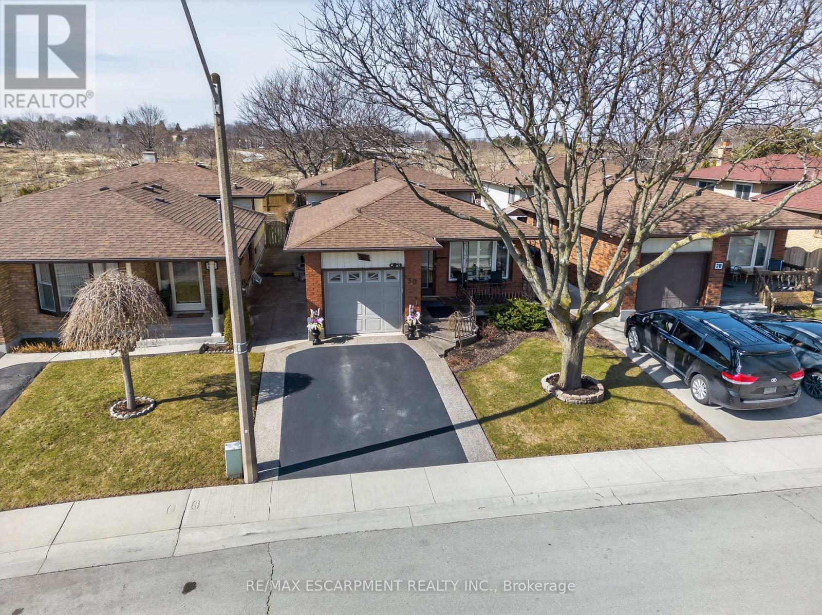 30 Basin Crescent, Hamilton, ON - Outdoor