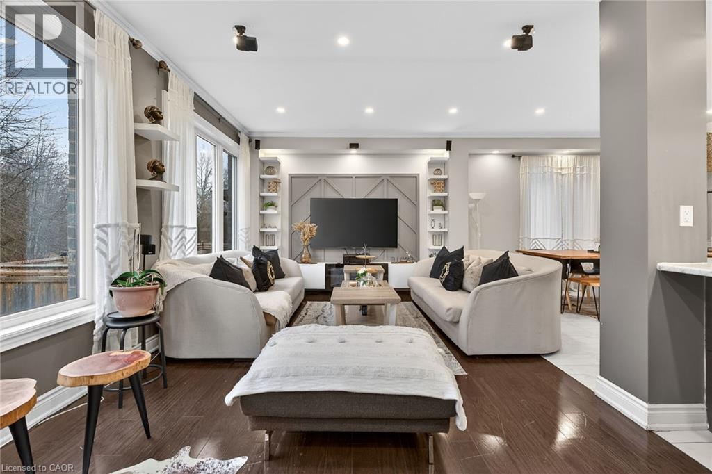 Living area with wood finished floors, built in features, recessed lighting, and ornamental molding - 7809 Hackberry Trail E, Niagara Falls, ON - Indoor Photo Showing Living Room
