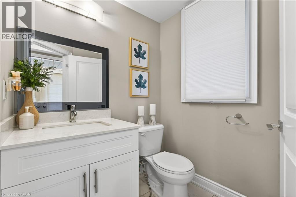 Bathroom featuring vanity and light tile patterned floors - 7809 Hackberry Trail E, Niagara Falls, ON - Indoor Photo Showing Bathroom